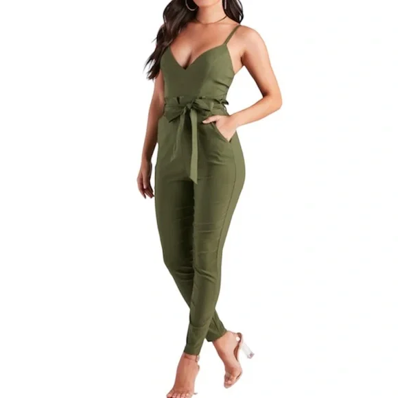 [Windsor] NWOT V-Neck Paper Bag Jumpsuit - Picture 3 of 6